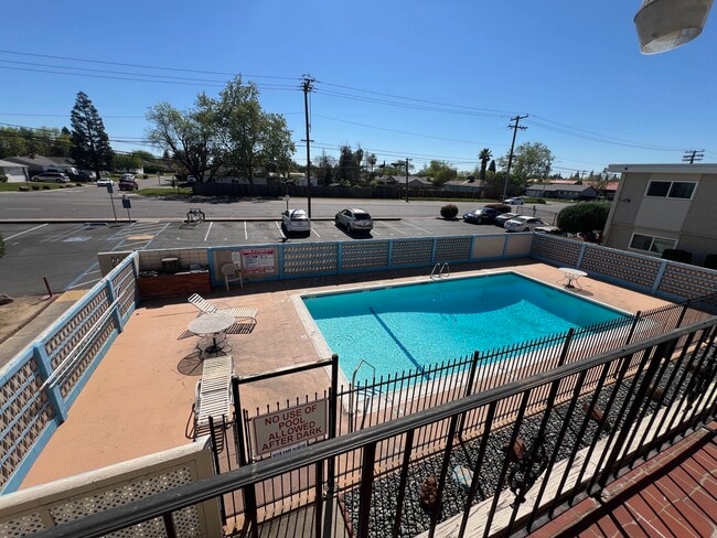 2383 Arden Wy, Unit 21 in Sacramento, CA - Foto de edificio - Building Photo