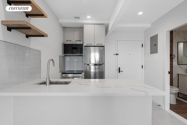 2321 Belmont Ave in Bronx, NY - Building Photo - Building Photo