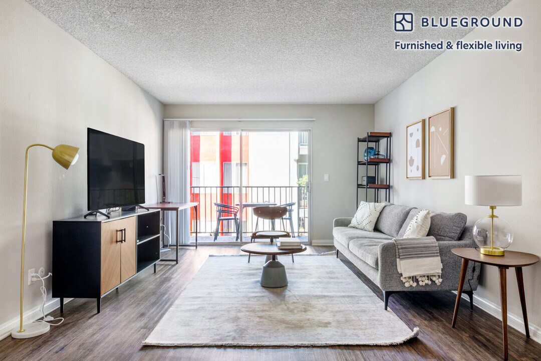 3939 Veselich Ave in Los Angeles, CA - Building Photo