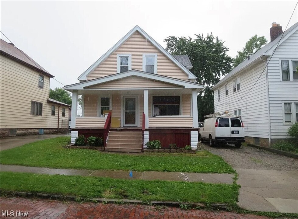 7906 Rosewood Ave in Cleveland, OH - Building Photo