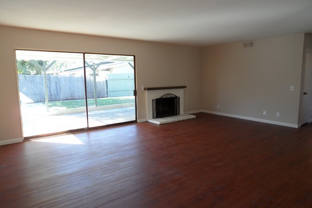 1320 W Walnut Ave in Orange, CA - Building Photo - Building Photo
