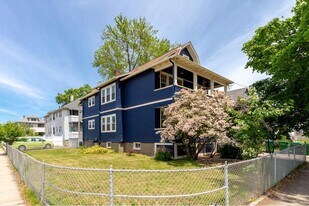 37 2nd St in Medford, MA - Building Photo