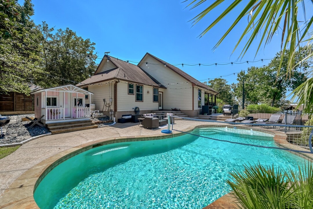 13847 Pkwy Manor Dr in Willis, TX - Building Photo