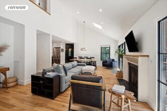 15 Tyrone Dr in East Hampton, NY - Building Photo - Building Photo
