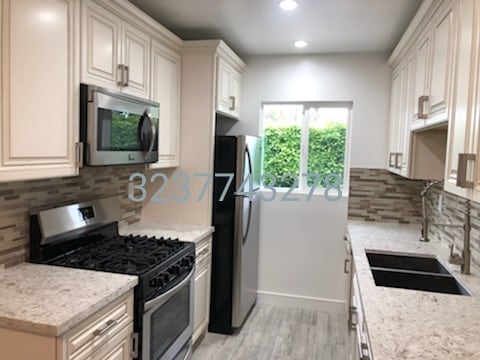 7571 Willoughby Ave in West Hollywood, CA - Building Photo