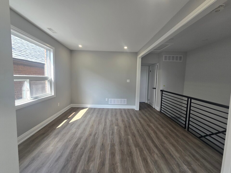253 Oakwood Av in Toronto, ON - Building Photo