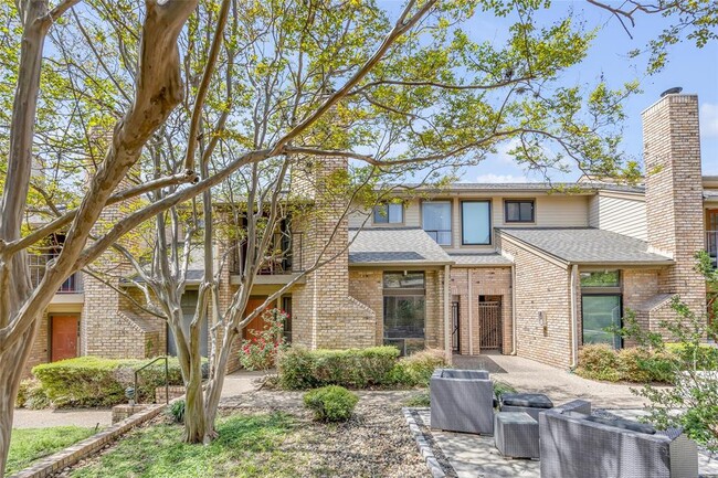 property at 1500 W Lynn St