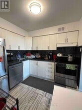 3555 Derry Rd E in Mississauga, ON - Building Photo - Building Photo