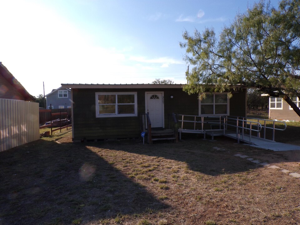 3507 Sagebrush Trail in Kingsland, TX - Building Photo