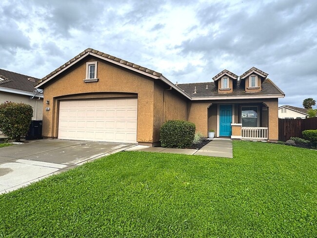 1536 Alicia Way in Sacramento, CA - Building Photo - Building Photo