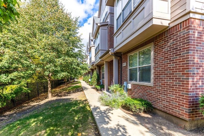 405 Alpine Springs Dr in Vernon Hills, IL - Building Photo - Building Photo