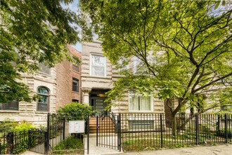 1345 N Maplewood Ave, Unit 1 in Chicago, IL - Building Photo - Building Photo