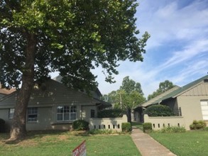 Madison Place in Tulsa, OK - Building Photo - Building Photo