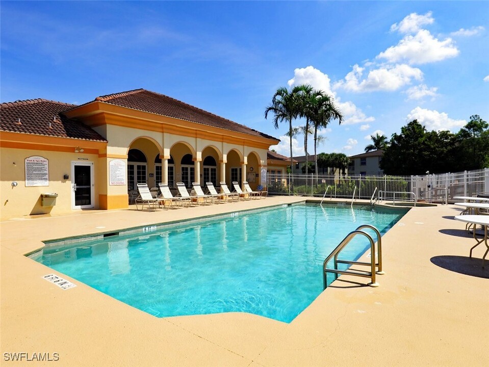 15401 Bellamar Cir in Ft. Myers, FL - Building Photo