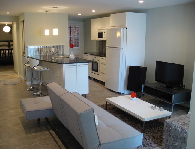 626 G St NE, Unit B