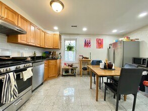 12 Logan St, Unit 2 in Boston, MA - Foto de edificio - Building Photo