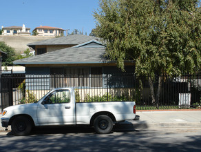 8813 Fenwick St in Sunland, CA - Building Photo - Building Photo