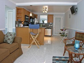 209-213 12th Ave S in Jacksonville Beach, FL - Foto de edificio - Building Photo