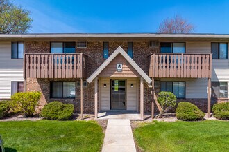 Brookside Apartments in Oshkosh, WI - Foto de edificio - Building Photo