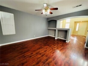 8822 Imperial Forest St in Las Vegas, NV - Building Photo - Building Photo