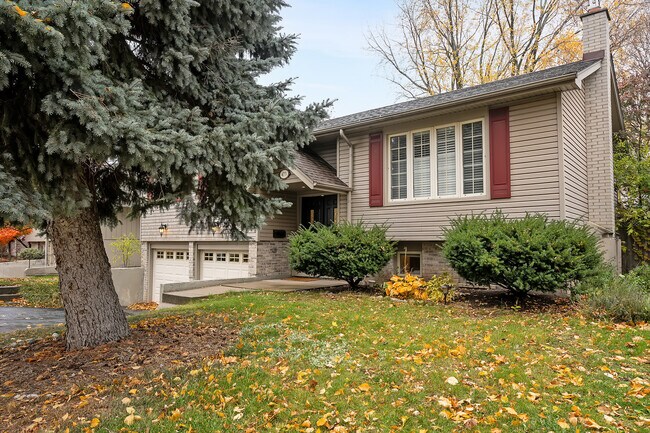 475 Sparling Crescent in Burlington, ON - Building Photo - Building Photo