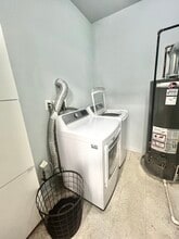 171 Winchester Ct in Clifton, NJ - Foto de edificio - Building Photo