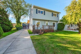 22100 Revere St in St. Clair Shores, MI - Building Photo