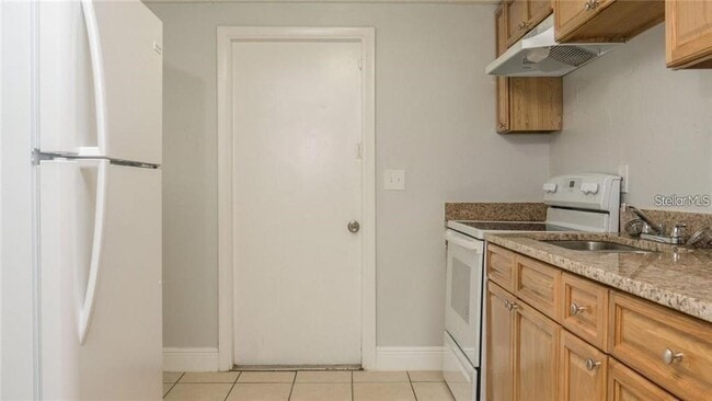 9416 Greystone Rd in Thonotosassa, FL - Building Photo - Building Photo