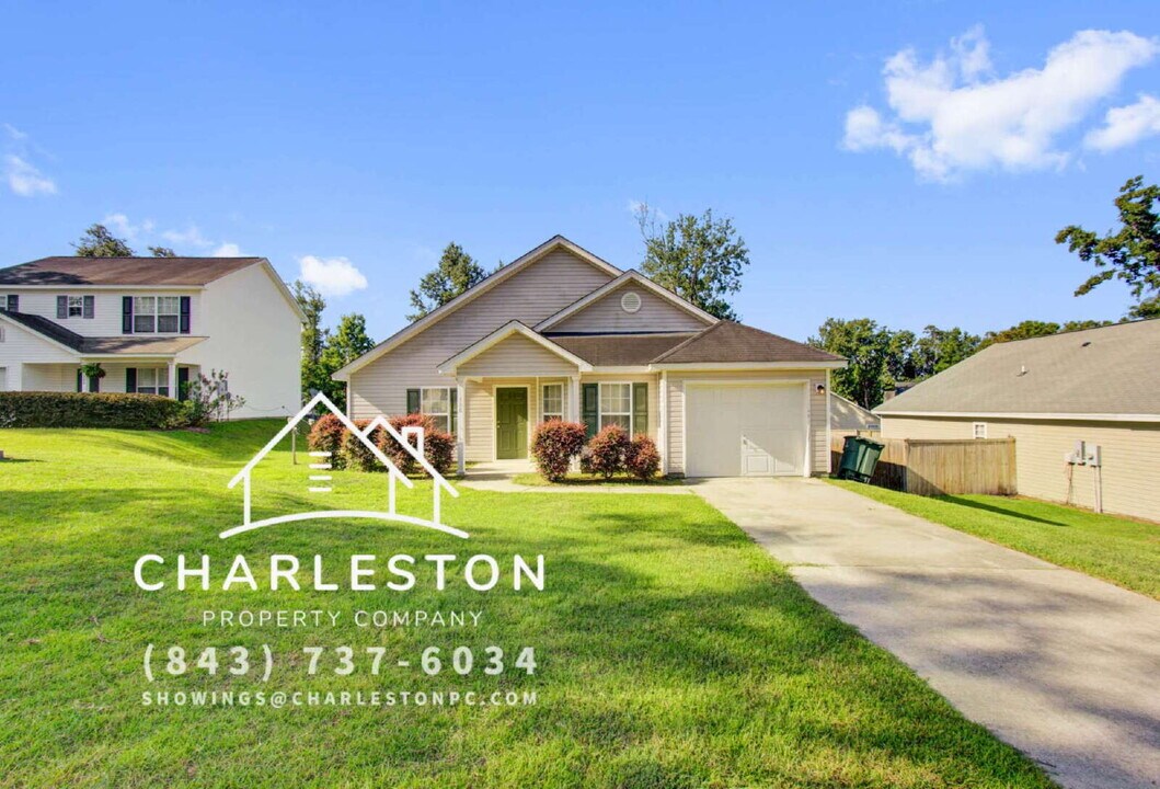 306 Huntington Ct in Hanahan, SC - Building Photo