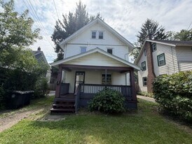 990 Emma Ave in Akron, OH - Building Photo
