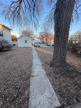 416 Pearl St-Unit -B (All utilities included in rent) in Yankton, SD - Building Photo - Building Photo