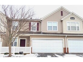 5040 Holly Ln N in Plymouth, MN - Building Photo