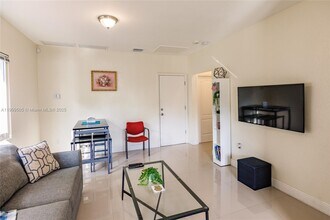 518 SW 15th Ave in Miami, FL - Building Photo - Building Photo