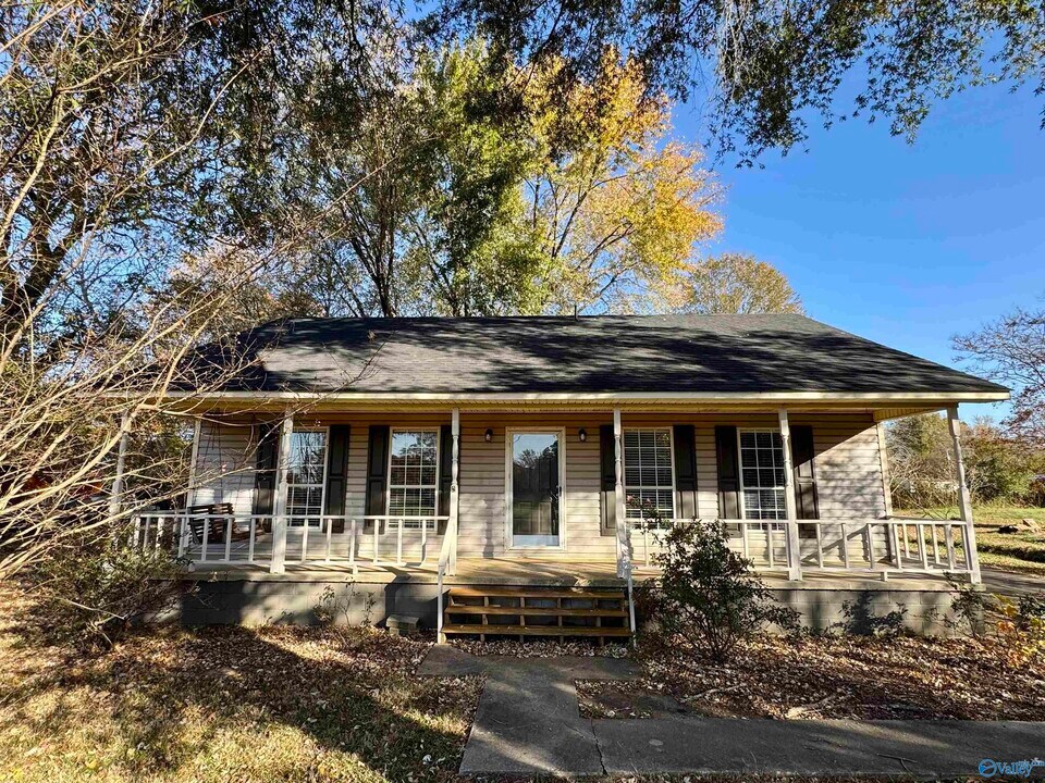 17171 New Cut Rd in Athens, AL - Building Photo