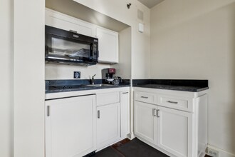 1205 St Charles Ave in New Orleans, LA - Building Photo - Building Photo