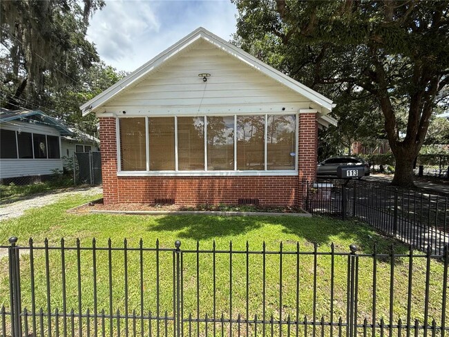 113 NW 11th St