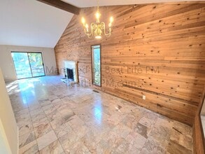 9 Mountain Cir in Lake Oswego, OR - Building Photo - Building Photo