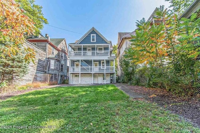 815 Monroe Ave in Scranton, PA - Foto de edificio - Building Photo