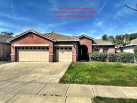 3206 W Vine Ave in Visalia, CA - Building Photo