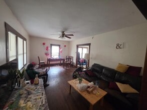 415 E Clark St in Vermillion, SD - Building Photo - Building Photo