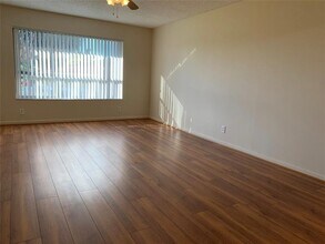 10038 Twin Lakes Dr in Coral Springs, FL - Building Photo - Building Photo