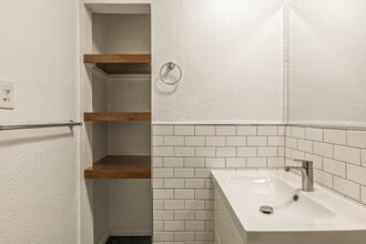 3611 1/2 W 4th St, Unit 3611.5 in Los Angeles, CA - Building Photo - Building Photo