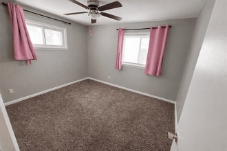 1593 Shady Lane Rd in Columbus, OH - Building Photo - Building Photo