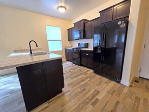 34 E Legacy Pkwy in Saratoga Springs, UT - Building Photo - Building Photo