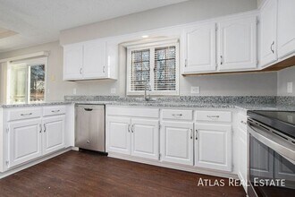 304 NW Pecan St in Blue Springs, MO - Building Photo - Building Photo
