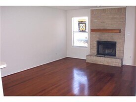 810 Banister Ln in Austin, TX - Building Photo