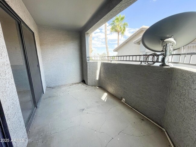 2025 E Campbell Ave, Unit 312 in Phoenix, AZ - Foto de edificio - Building Photo