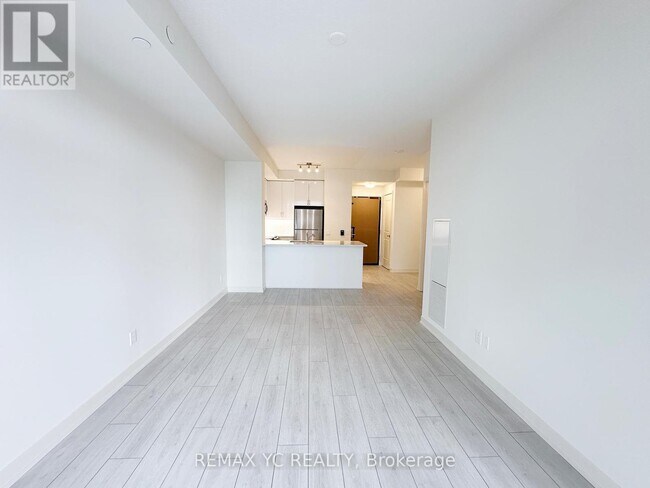 4955 Yonge St in Toronto, ON - Building Photo - Building Photo