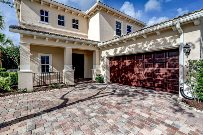 136 Behring Way in Jupiter, FL - Foto de edificio - Building Photo