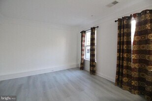 104 Elmcroft Blvd in Rockville, MD - Building Photo